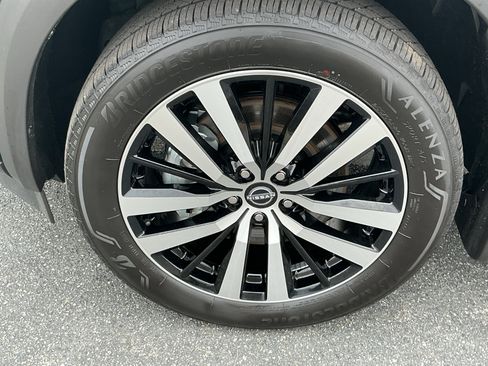 Certified 2025 Nissan Pathfinder Platinum w/ Cargo Package image 9