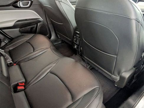 Certified 2025 Jeep Compass Limited image 29