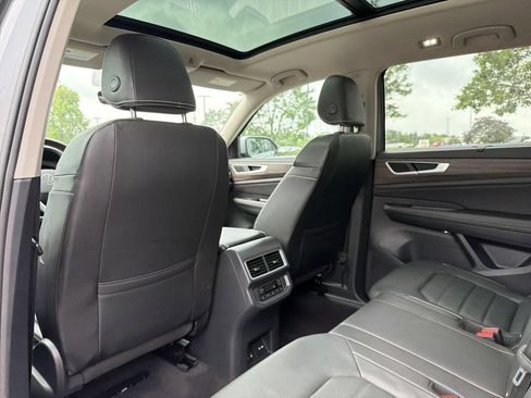 Used 2024 Volkswagen Atlas SEL AWD/4WD image 12