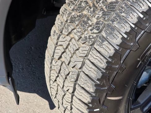 Used 2025 Nissan Rogue SV image 9