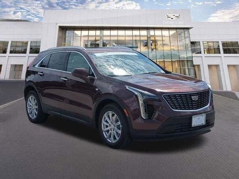 Certified 2023 Cadillac XT4 Luxury w/ Cold Weather Package FWD image 3