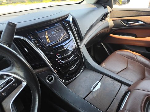 Used 2016 Cadillac Escalade ESV Luxury AWD/4WD image 22