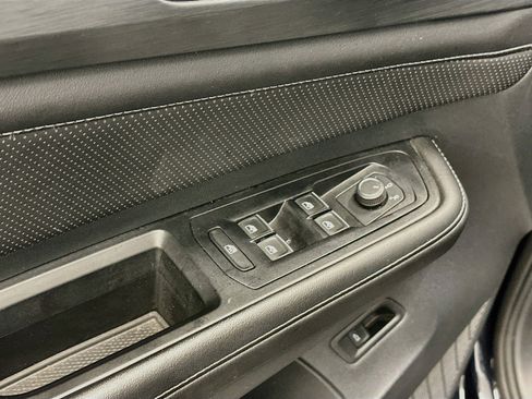 Used 2025 Volkswagen Atlas Cross Sport SE AWD/4WD image 15