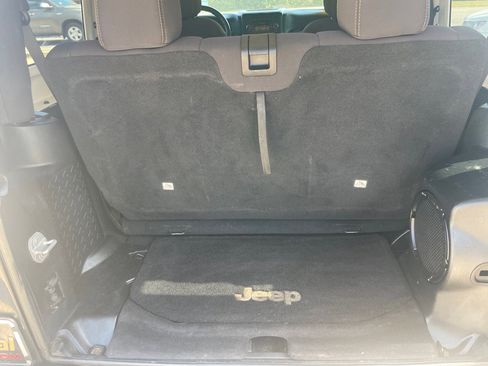 Used 2014 Jeep Wrangler Sahara image 13