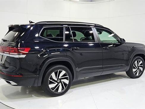Used 2025 Volkswagen Atlas SE FWD image 8