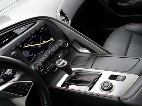 Used 2016 Chevrolet Corvette Z06 w/ 3LZ Preferred Equipment Group image 19