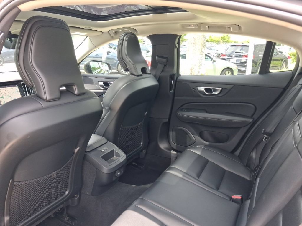 Used 2025 Volvo S60 B5 Core FWD image 7