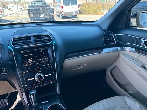 Used 2016 Ford Explorer Limited image 20