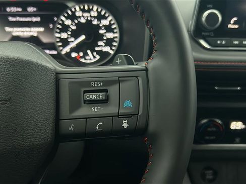 Used 2025 Nissan Rogue SV image 27