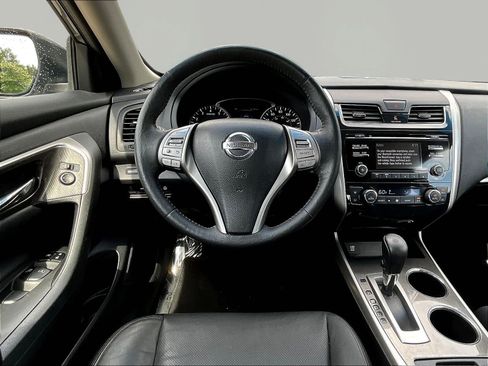 Used 2015 Nissan Altima 2.5 SL w/ Moonroof Package FWD image 8