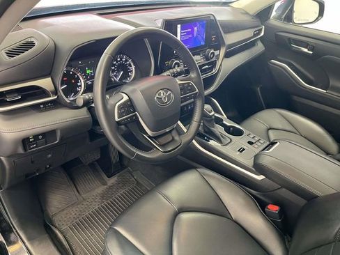 Used 2023 Toyota Highlander XLE image 18