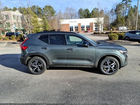 New 2026 Volvo XC40 B4 Core w/ Climate Package image 2