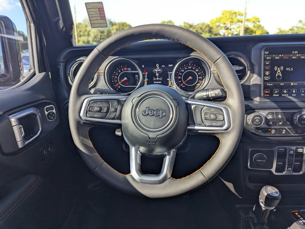 Used 2023 Jeep Gladiator Overland AWD/4WD image 17