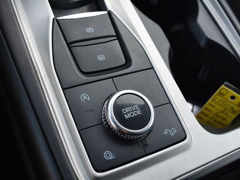 Used 2021 Ford Explorer XLT image 17