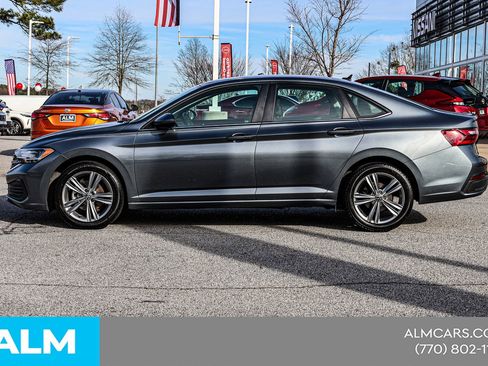 Used 2024 Volkswagen Jetta SE image 10