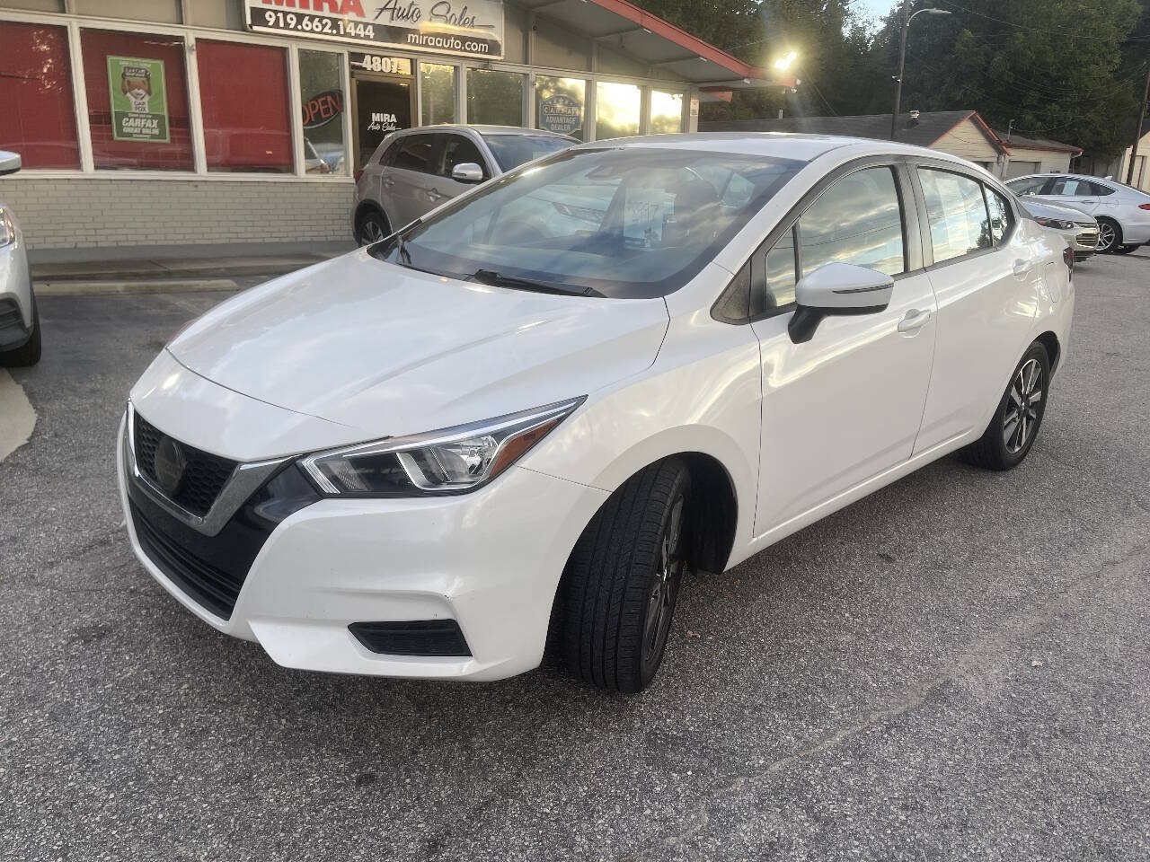 Used 2021 Nissan Versa SV FWD image 3