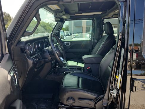 Used 2022 Jeep Wrangler Unlimited Sahara AWD/4WD image 19