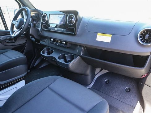 Used 2024 Mercedes-Benz eSprinter 170 Cargo image 12