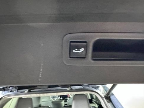 Used 2023 Toyota Highlander XLE AWD/4WD image 16