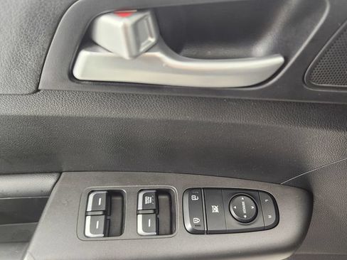 Used 2021 Kia Sportage LX FWD image 19