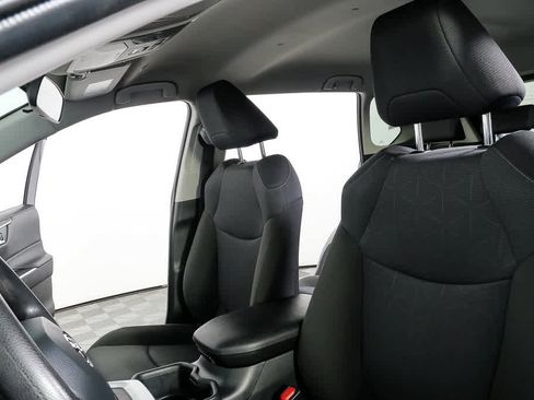 Used 2025 Toyota RAV4 XLE AWD/4WD image 5