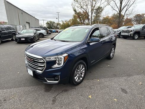 Certified 2022 GMC Terrain SLT image 3