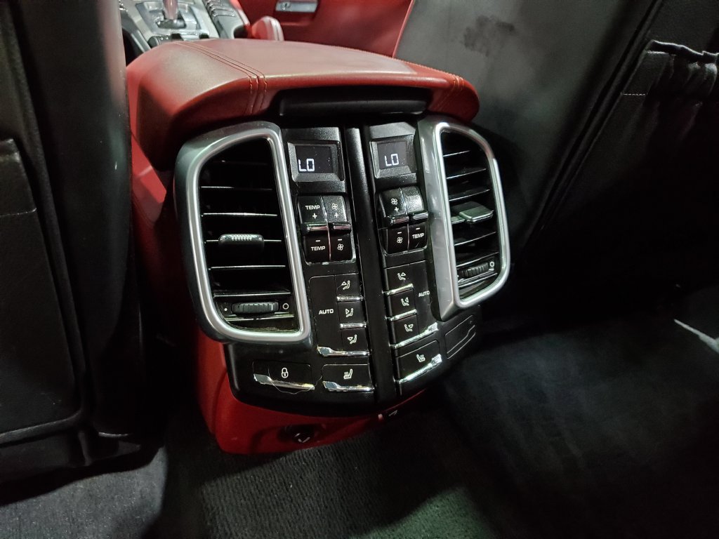 Used 2016 Porsche Cayenne GTS AWD/4WD image 28