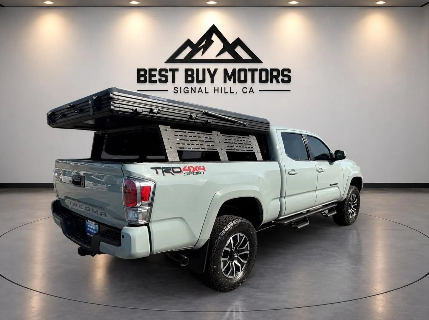 Used 2022 Toyota Tacoma TRD Sport w/ Technology Package AWD/4WD image 8