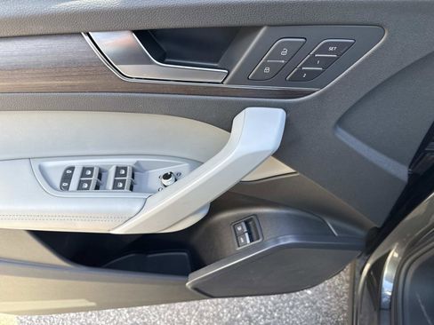 Used 2021 Audi Q5 e Premium Plus w/ Premium Plus Package image 20