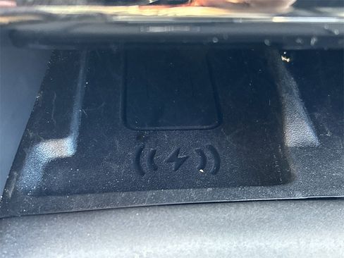 Used 2025 Land Rover Discovery Dynamic SE image 36