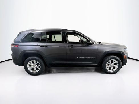 Used 2023 Jeep Grand Cherokee Limited w/ Trailer Tow Prep Group (B) AWD/4WD image 4