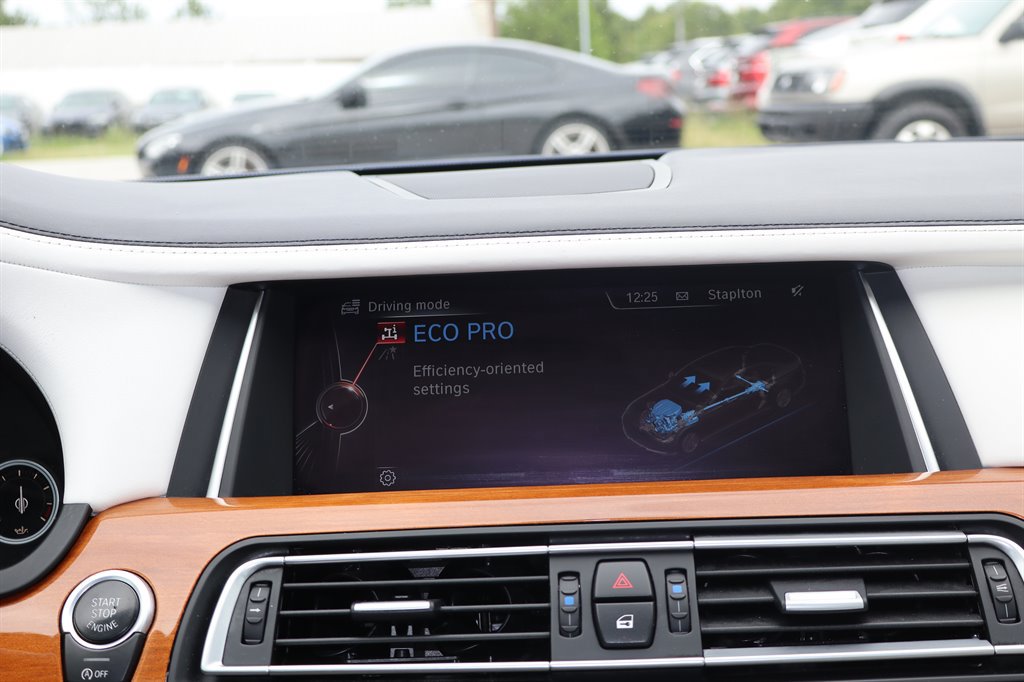 Used 2015 BMW 750Li RWD image 25