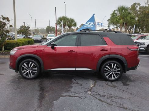 Used 2024 Nissan Pathfinder Platinum image 9