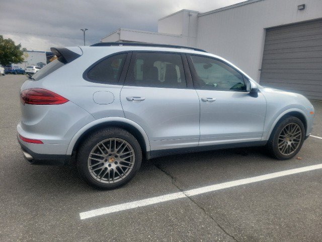 Used 2017 Porsche Cayenne Platinum Edition AWD/4WD image 3