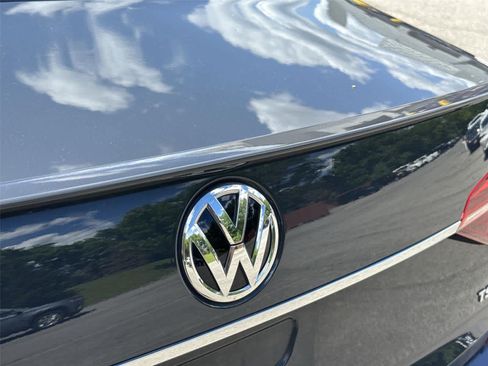 Used 2017 Volkswagen Passat 1.8T R-Line FWD image 10