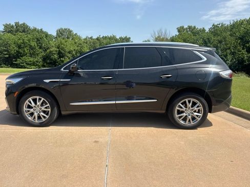 Used 2023 Buick Enclave Essence w/ Experience Buick Package FWD image 2