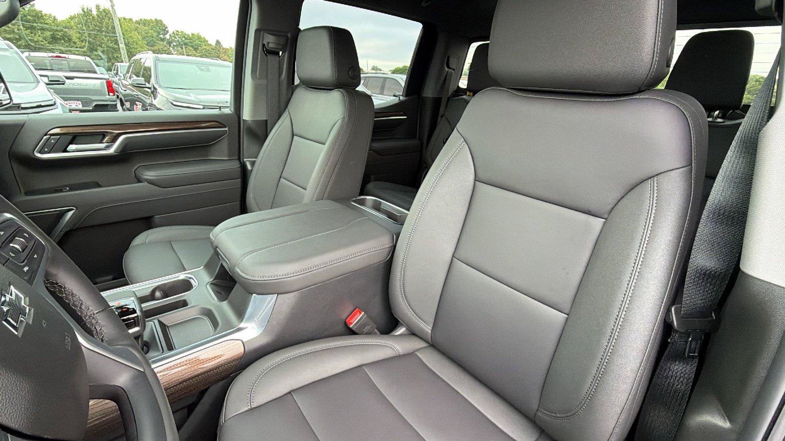 New 2026 Chevrolet Silverado 1500 RST w/ RST All Star Premium Package AWD/4WD image 4