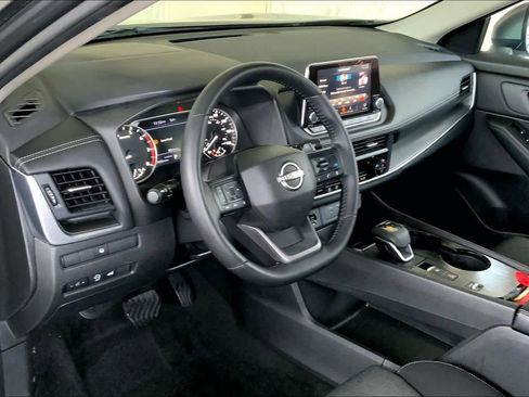 Used 2025 Nissan Rogue SV image 16