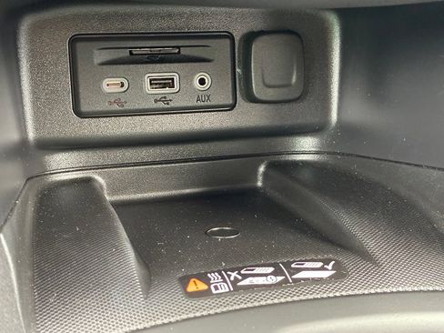 Used 2023 Chevrolet Equinox Premier AWD/4WD image 46