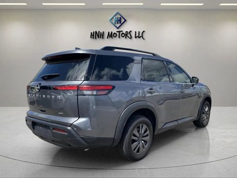 Used 2025 Nissan Pathfinder SV image 5