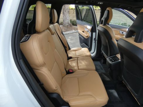 Used 2017 Volvo XC90 T6 Inscription w/ Vision Package image 42