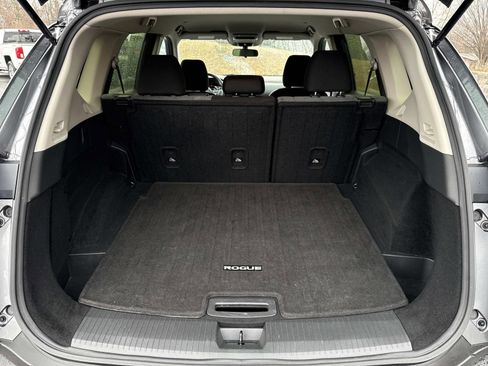 Used 2023 Nissan Rogue SV image 27