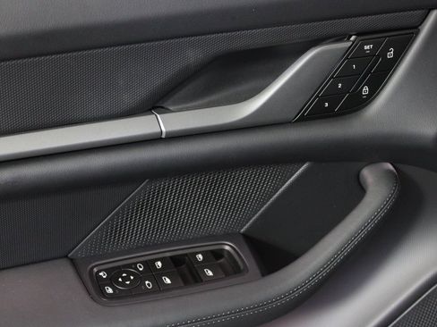 Used 2025 Porsche Taycan image 16