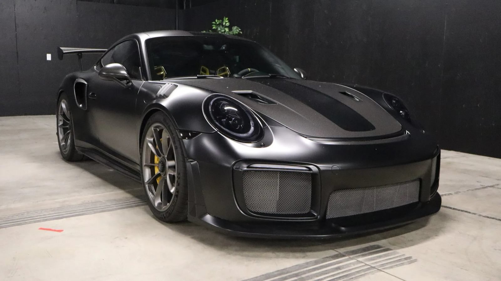 Used 2019 Porsche 911 GT2 RS w/ Weissach Package RWD image 1