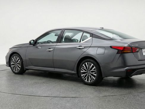 Used 2025 Nissan Altima 2.5 SV image 6