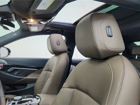 Used 2024 BMW 530i xDrive 530i xDrive w/ Premium Package image 33