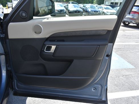 Used 2019 Land Rover Discovery HSE image 35