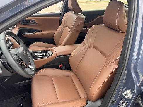 Used 2025 Toyota Crown Signia Limited w/ Advanced Technology Package image 26