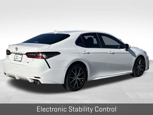 Used 2024 Toyota Camry SE image 7