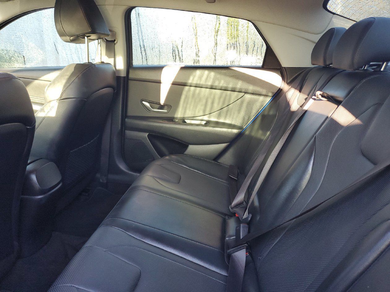 Used 2023 Hyundai Elantra Limited FWD image 11